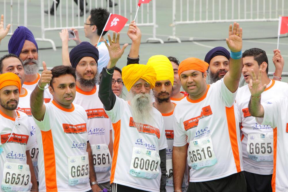 Fauja Singh (M.) 2013 beim Hongkong-Marathon