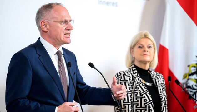 Karner und Tanner stellen neuen Grenzschutz vor