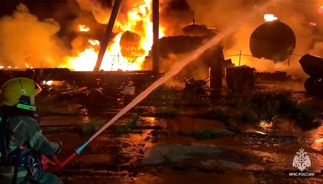 Brand in einem Öllager in Perm