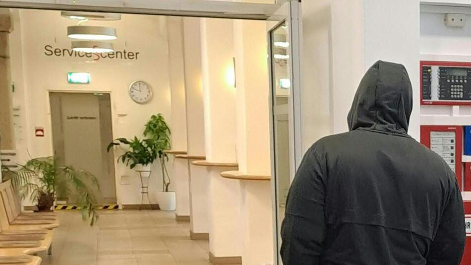Der Angeklagte vor Prozessbeginn