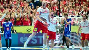 Die Dänen jubeln nach dem gewonnenen Spiel gegen Frankreich.