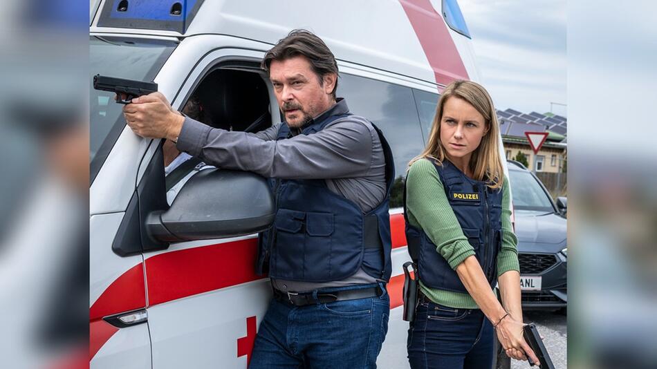 "LandKrimi: Steirerangst": Kommissar Sascha Bergmann (Hary Prinz) und seine Kollegin Anni ...