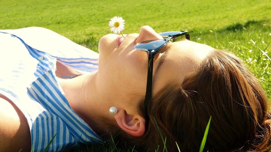 Natürlicher Stimmungsaufheller Johanniskraut: Vorsicht bei Sonne