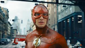 "The Flash": Barry Allen (Ezra Miller) reist in der Zeit zurück.