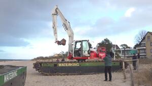 Festsitzender Wal: Bagger für Rettungsaktion angekommen