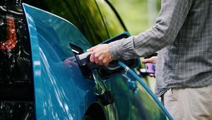 Sommerhitze und voller Akku: So altern E-Auto-Batterien schneller