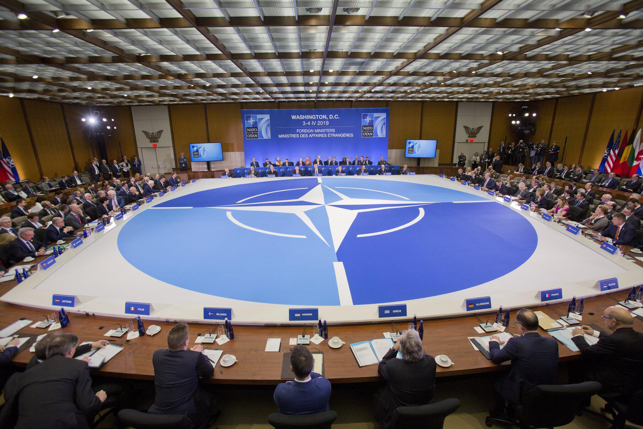 Глава альянса нато. Совет Украина НАТО. Саммит НАТО В Брюсселе 2022. Зал заседаний НАТО. Парламентская Ассамблея НАТО.