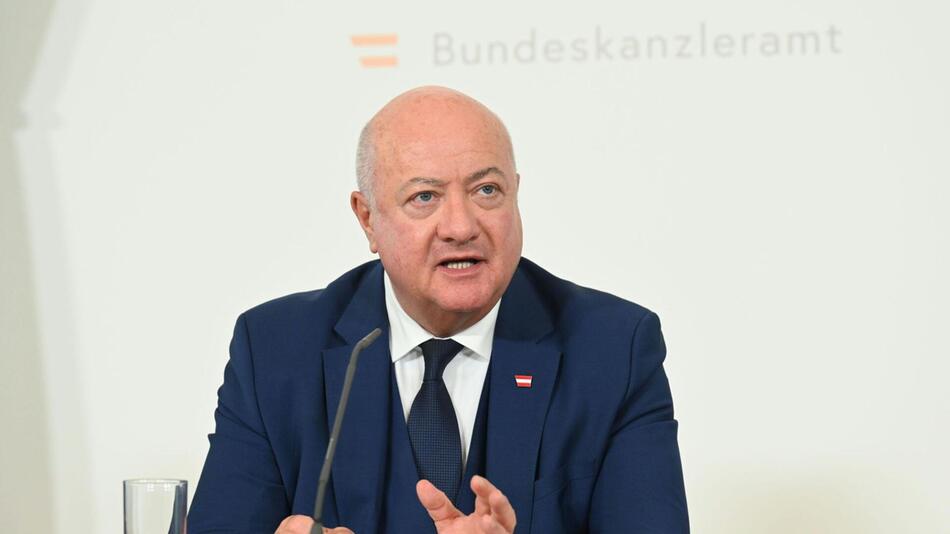 Bundeskanzler Stocker kündigt "Grundsatzreform" des Energiesektors an