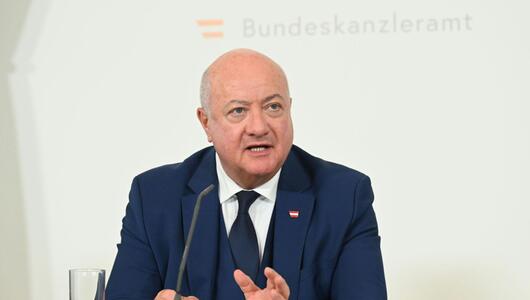 Bundeskanzler Stocker kündigt "Grundsatzreform" des Energiesektors an