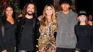 Heidi Klum hält neben Ehemann Tom Kaulitz (l.) auch ihren Sohn Johan im Arm. Daneben posieren ...