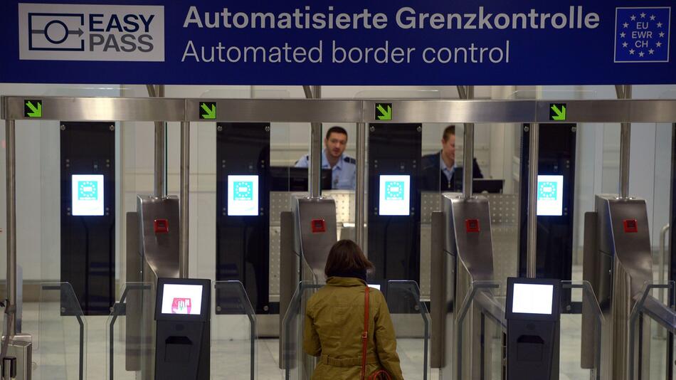 Automatisierte Passkontrolle am Düsseldorfer Airport