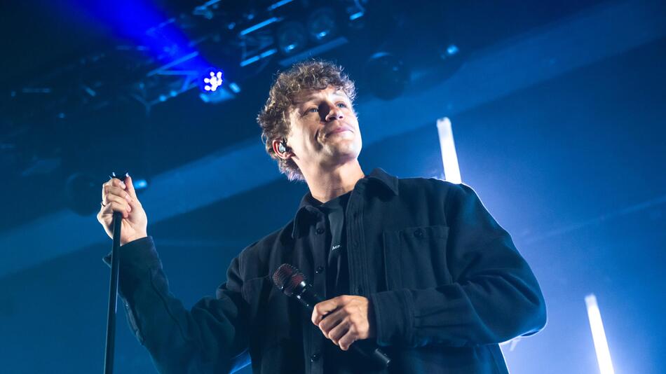 Tim Bendzko auf der Bühne bei seinem letzten Konzert