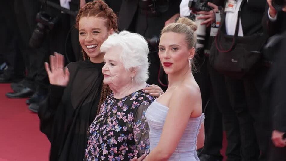 Scarlett Johansson feiert Regiedebüt in Cannes