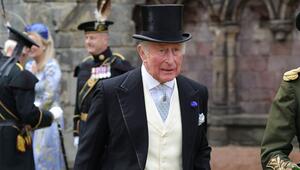 König Charles bei einer Gartenparty in Schottland.
