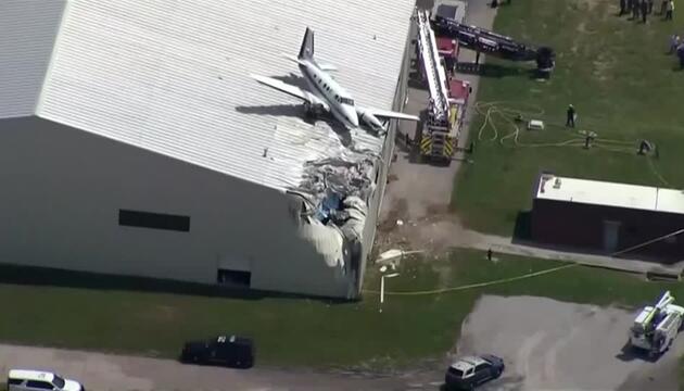 US-Bundesstaat Kansas: Pilot "landet" Kleinflugzeug ungewollt auf Hangardach