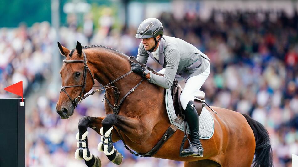 Springreiter Christian Kukuk auf Just Be Gentle
