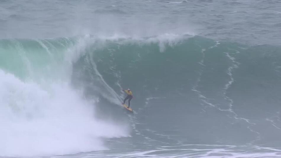 Wellen höher als 10 Meter: Big-Wave-Surf-Event in Portugal