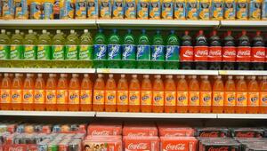 Phosphorsäure befindet sich in hohen Mengen vor allem in Cola, aber auch in anderen ...