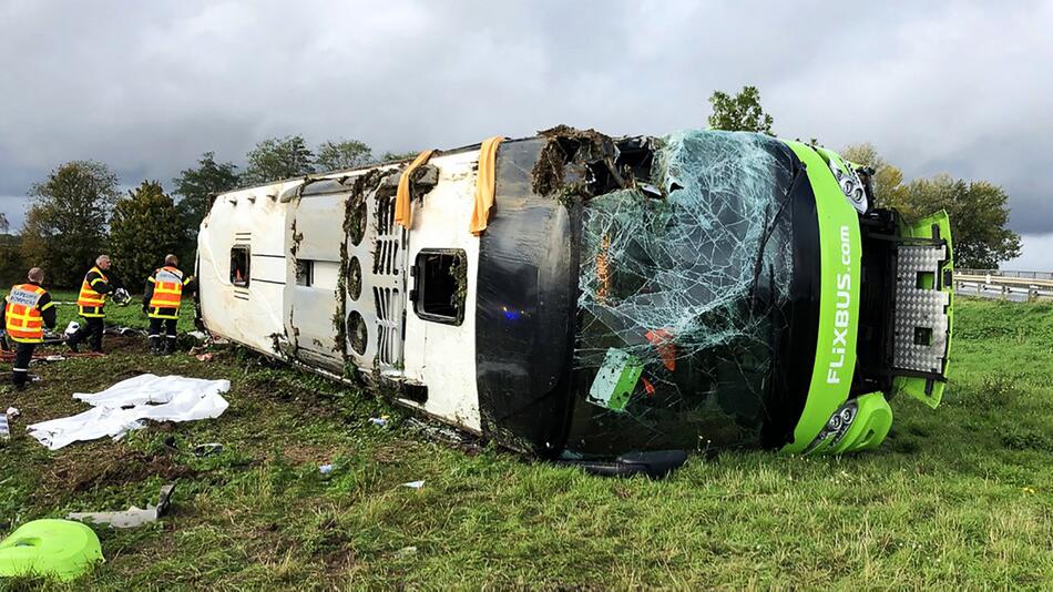 Dutzende Verletzte bei Flixbus-Unfall in Frankreich