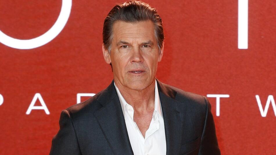 Garantiert mit Nikotinbeutel in Mund: Josh Brolin auf dem roten Teppich.