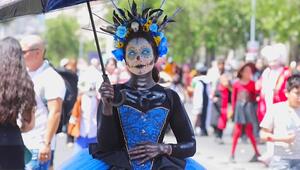 „Zombiewalk 2025“: Santiago verwandelt sich in eine Stadt der Untoten