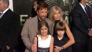 Chuck Norris ist verstorben: Die Geschichte hinter der Kultfigur