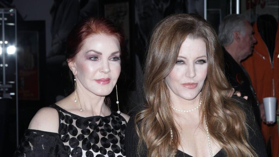 Lisa Marie Presley (rechts) und Priscilla Presley 2015 in Las Vegas.