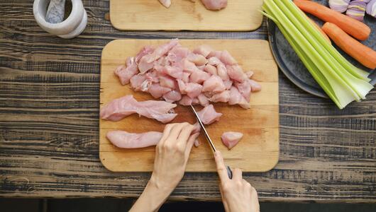 Fleisch roh zubereiten