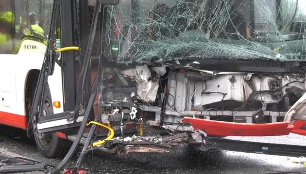 Dorsten: Schulbus prallt mit Autos zusammen - 22 Kinder unverletzt