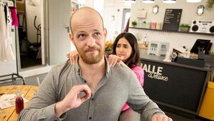 "Unter uns": Esma (h.) glaubt erschrocken, Tobias' Zustand durch ihren Hilfsversuch ...