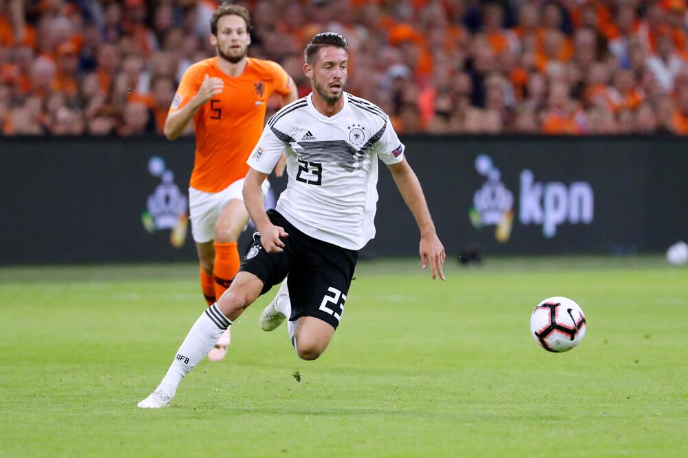 Mark Uth bestreitet sein erstes Länderspiel für Deutschland 2018 in Rotterdam gegen die Niederlande