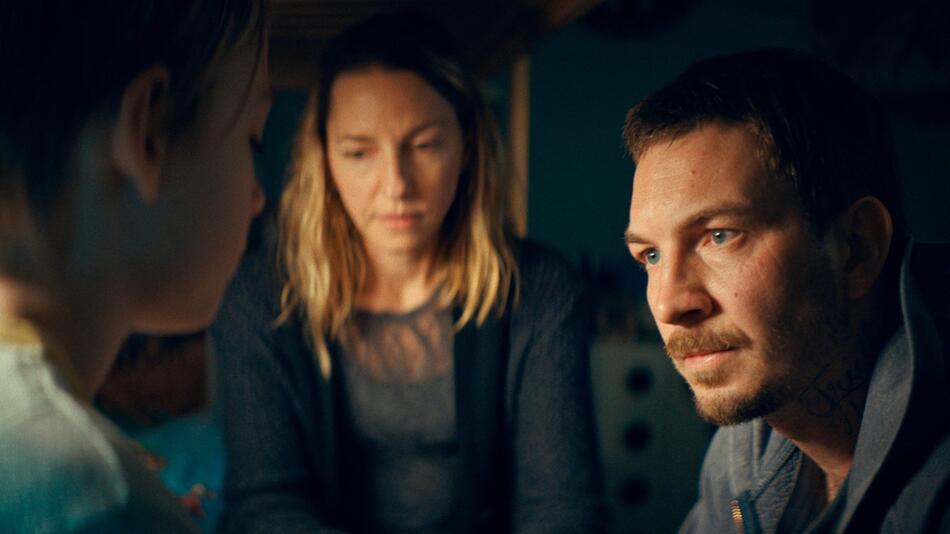 "A Better Place": Mark (Johannes Kienast) ist wieder bei seiner Frau Eva (Katharina Schüttler) ...