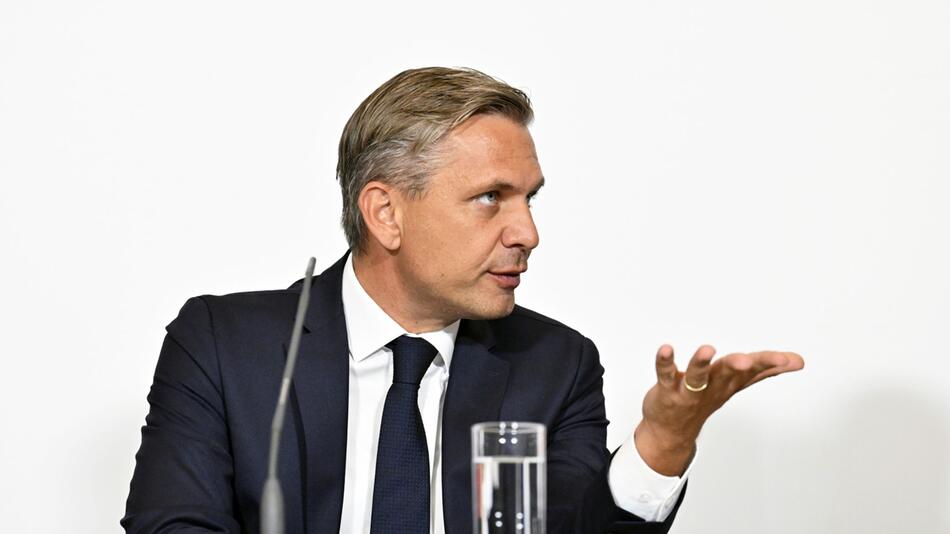 Wirtschaftsminister Hattmannsdorfer
