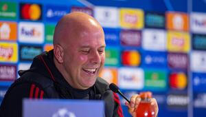 Auf der Pressekonferenz am Dienstag bewies Arne Slot Humor.