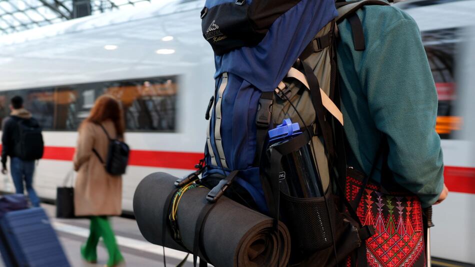 Reisende am Hauptbahnhof