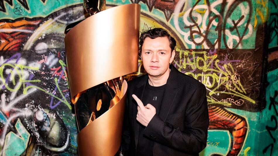Christian Friedel führt durch den Deutschen Filmpreis.