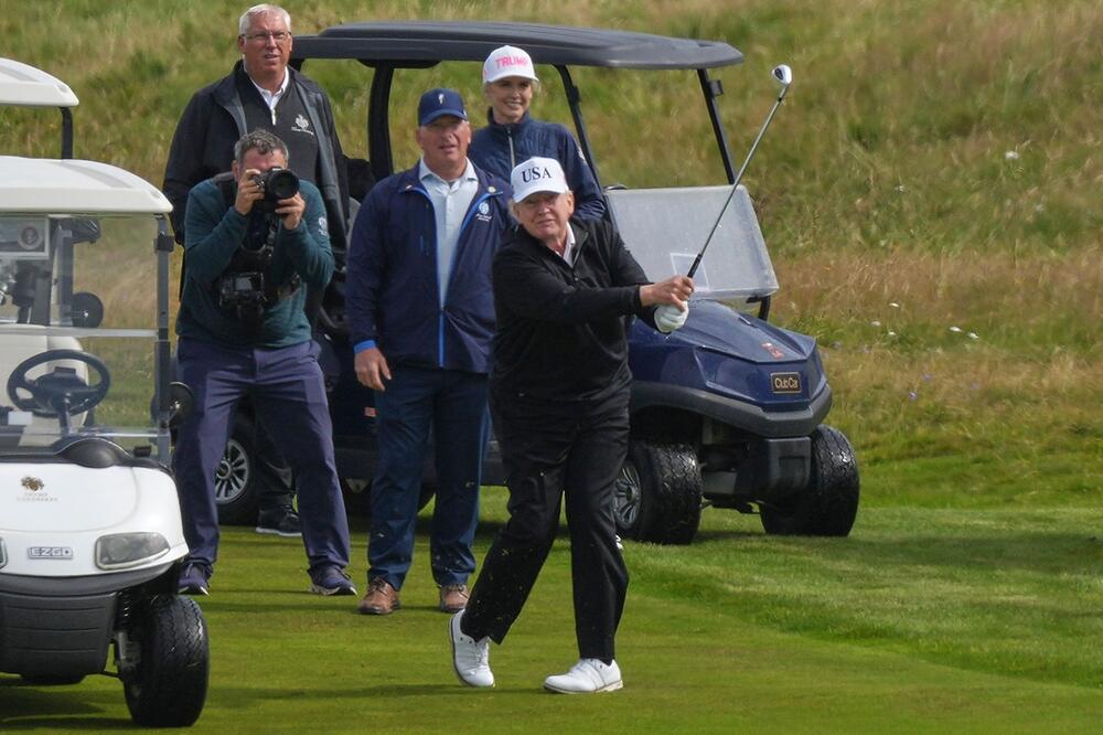 US-Präsident Trump besucht Schottland
