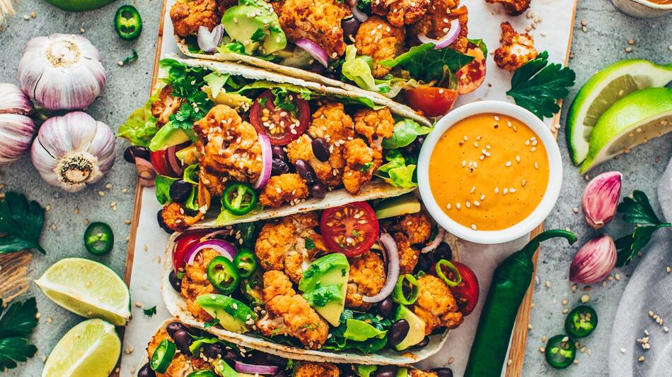 Blumenkohl-Tacos mit Tahini-Sauce
