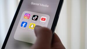 Verschiedene Social-Media-Apps auf einem Smartphone