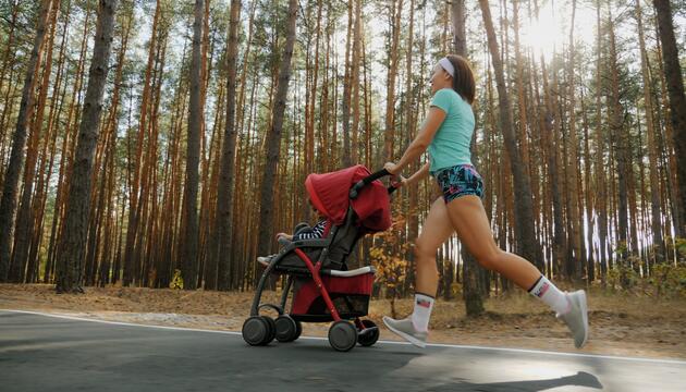 Kinderwagen wirkt beim Joggen wie ein Stoßdämpfer