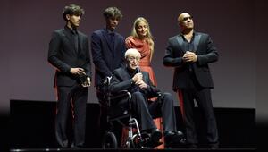 Michael Caine (Mitte) mit Vin Diesel (r.) und seinen Enkelkindern.