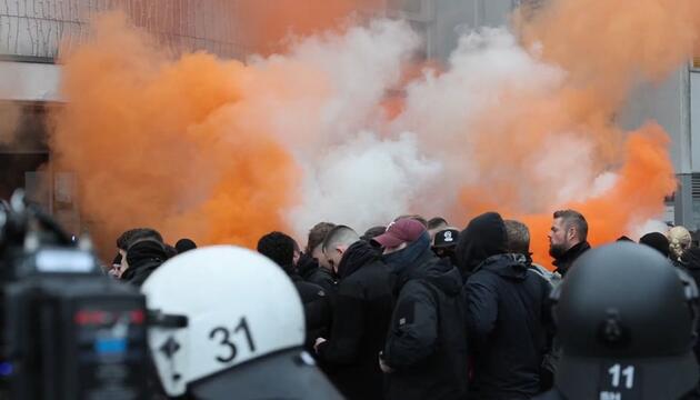 Großeinsatz bei Fußballspiel – Polizei trainiert in Kiel für Ernstfall