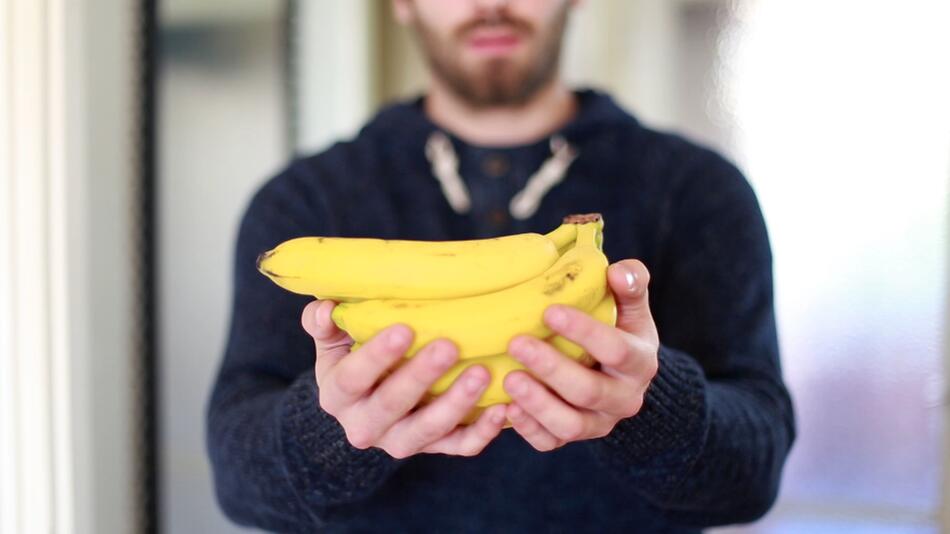 NICHT NEHMEN! Ganz einfach: So werden Bananen nicht so schnell braun