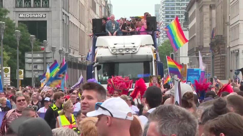 „Nie wieder still“ - Christopher Street Day in Berlin