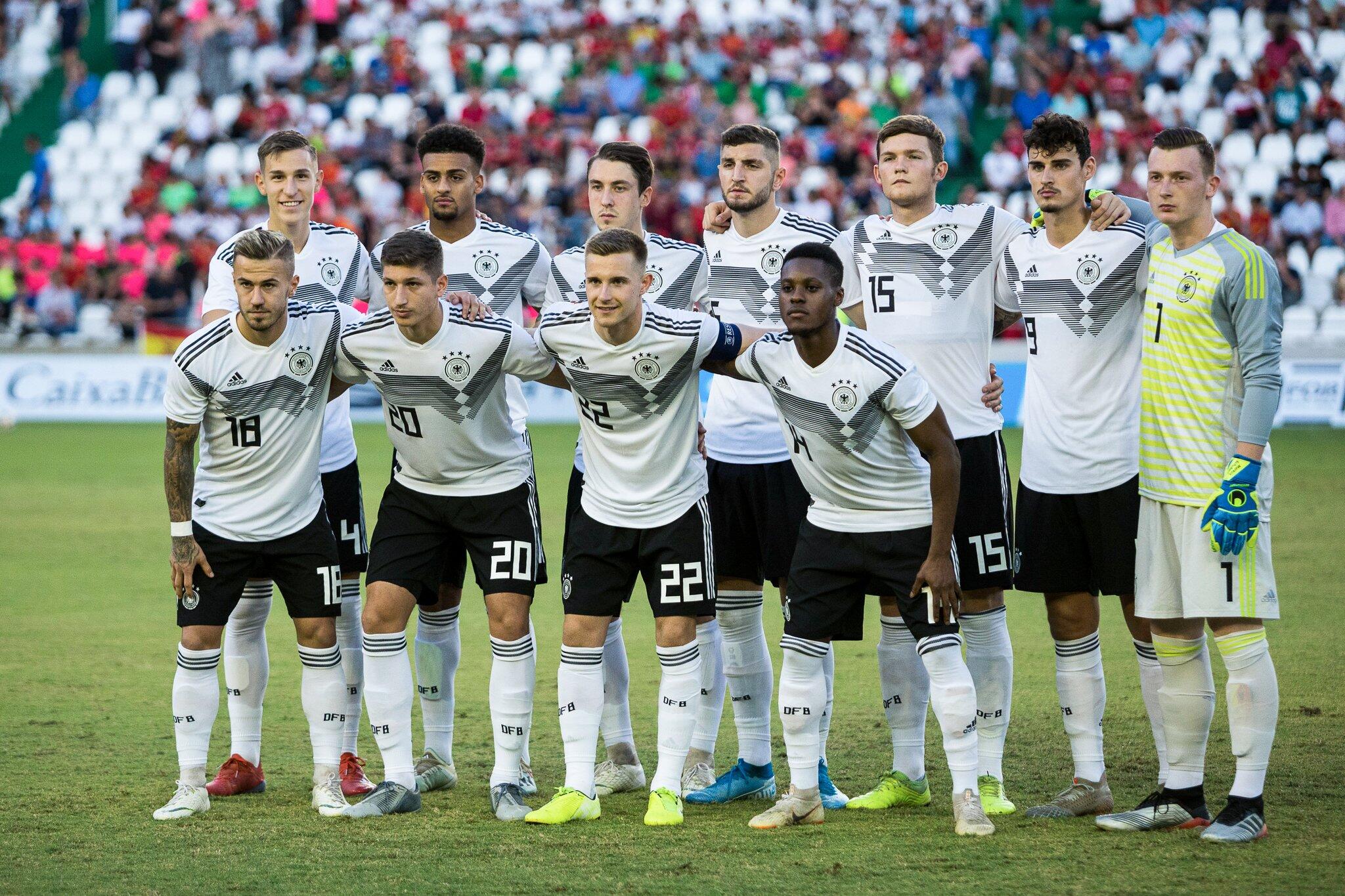 Deutsche U21-Fußballer erkämpfen sich 1:1 bei Europameister Spanien | GMX.AT