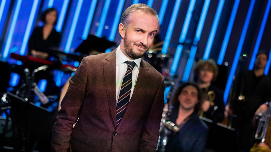 Jan Böhmermann und das Rundfunk-Tanzorchester Ehrenfeld