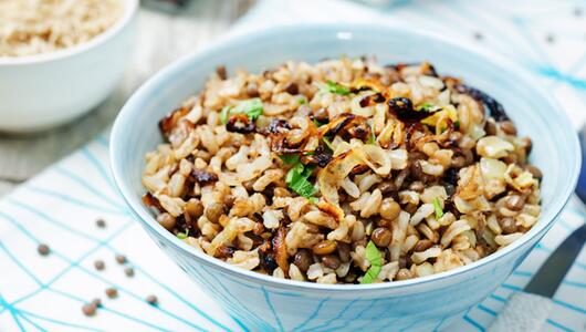 Lebensmittel wie Reis, Bohnen oder Linsen sind natürliche Melatoninquellen.