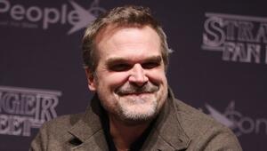 Neue Aufgabe für "Stranger Things"-Star David Harbour.