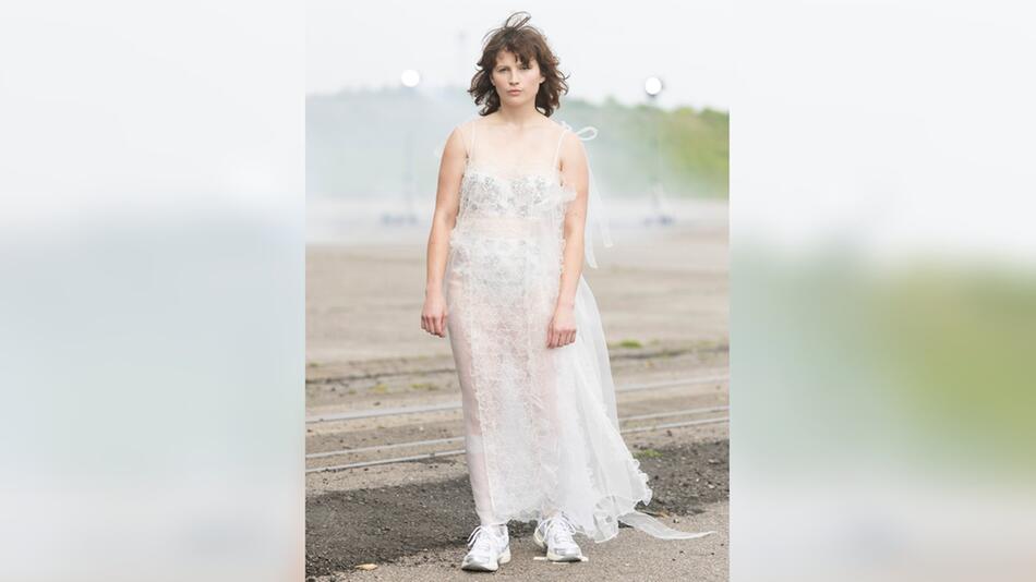 Ísadóra Bjarkardóttir Barney modelt für eine dänische Marke.