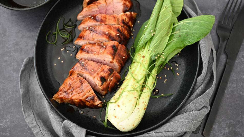 Glasiertes Schweinefilet mit Pak Choi